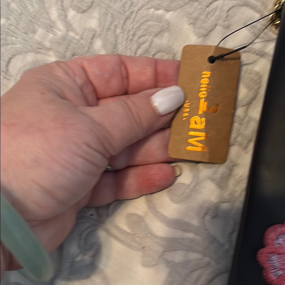 Elegant Black Floral Embroidered Clutch - Picture 4 of 6